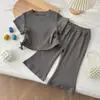 Frete Grátis Conjunto Duas Peças Manga Curta para Meninas 2026 Verão Novo Conjunto Duas Peças Cor Sólida Conjunto Esportivo para Bebê Menina