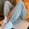 Calça Jogger Feminina Espessa com Forro de Fleece Outono e Inverno 2025 Nova Modelagem Solta Quente Casual para Tamanhos Pequenos