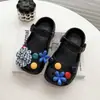 Chinelos Infantis 2026 Verão Novo Modelo Sandálias de Praia Infantis Sandálias Fechadas para Meninas Leves com Solado Macio Resistentes à Água