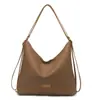 Bolsa transfronteriza 2026 primavera nuevo bolso de hombro tejido para mujer, mochila multifuncional de alta gama, moderno y versátil para ir al trabajo
