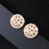Pendientes de botón redondos de diamante de colores brillantes, Pendientes de circonita hueca de diamantes completos de lujo ligero, Pendientes versátiles de alta gama, Venta al por mayor desde el fabricante