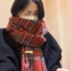Bufanda de cuadros rojos de alta gama para mujer, otoño e invierno 2024, estilo coreano, versátil, gruesa y cálida.