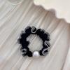 Anillo para el pelo con forma de cola de caballo, estilo vintage, con encaje a cuadros y perlas, ideal como anillo para el pelo de intestino delgado, ideal como anillo para el pelo de una celebridad cibernética. Banda de goma para el pelo con cubierta de cuero.