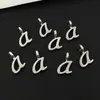 Atacado do Fabricante 26 Letras do Alfabeto Inglês Acessórios Pingentes Pequenos de Liga 26 Combinando Charms de Pulseira de Prata Tibetana Joias com Letras