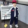 Conjunto de primavera y otoño para niños con mangas elásticas, nuevo estilo otoño 2026, elegante conjunto de dos piezas de cárdigan para bebé