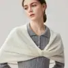 Xale Triangular de Cashmere Feminino Cachecol com Design de Furo Torcido Capa Outono/Inverno Novo Estilo Cachecol de Pescoço Vazado Proteção Quente para o Pescoço