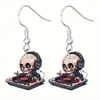 Los pendientes colgantes acrílicos de Halloween son adecuados para atuendos casuales y de fiesta, compatibles con varios dijes temáticos de Halloween para todas las estaciones.
