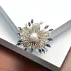 Broche Flor de Perla Diamante Azul Europeo y Americano Gama Alta Elegante Temperamento Traje Vestido Broche Broche Tulipán