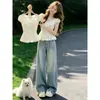 Traje de Verão Super na Moda 2026, um Conjunto Completo de Ternos Estilo College para Mulheres, Tops de Renda Bordados de Manga Curta, Conjunto de Duas Peças Jeans, na Moda