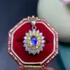 Pingente de Pedra da Lua Natural com Partículas de Micro-Algodão no Corpo Vítreo, Forte Luz Azul, Boca Viva Prata 925 Incrustação de Precisão, 4*6m