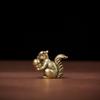Nuevo ardilla de latón sosteniendo castaña soporte de incienso creativo decoración de escritorio artesanías de tallado en cobre decoración de mascota de té Wenwan artículos de cobre viejos