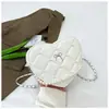 Bolsa Estilo Doce de Menina 2025 Nova Bolsa de Ombro com Pérolas em Forma de Coração Bolsa Transversal Feminina de Nicho com Corrente Romboidal