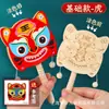Kit de bricolaje para máscaras de Ópera de Pekín y tambores de sonajero, una artesanía tradicional de patrimonio cultural inmaterial para la pintura infantil y actividades de jardín de infantes.