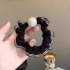 Goma para el pelo de satén a rayas y perlas estilo coreano, duradera y no daña el cabello, accesorio para el pelo moderno y de alta gama