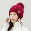 Sombrero de lana de estilo coreano versátil para otoño e invierno con bordado de hoja de arce, sombrero de punto grueso y cálido forrado de vellón
