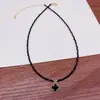 Diseño de Collar Corto Flor de Cuatro Hojas Negro de Nicho Cadena de Clavícula de Cristal Femenino de Alta Gama Versátil Collar de Lujo Ligero