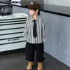 Chaqueta de Niño Otoño Niños Moderna Fresca con Capucha Chaqueta de Cuero 2026 Primavera Otoño Nuevo Estilo Coreano Camisa a Rayas con Corbata