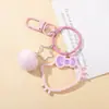 Nuevo Estilo Bola de Pelo Hueca Colgante Llavero Gato Kt, Lindo y Versátil, Adecuado para Mochilas, Fundas de Teléfono y como Accesorio Decorativo, Venta al por Mayor