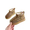 Botas de Nieve Infantiles de Moda con Estampado de Leopardo 2025 Invierno Nuevas Botas Cálidas de Algodón Forradas de Polar para Niños Botas Exteriores Cortas para Niñas