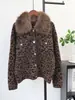 Moda europea 2026 otoño e invierno nuevo estilo cárdigan de lana de doble cara tejido con estampado de leopardo y cuello de piel desmontable abrigo suelto tipo suéter para mujer moderno