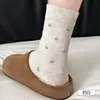Calcetines de mujer de Zhuzji para primavera y otoño, calcetines retro de tubo medio estilo coreano hechos de algodón de Xinjiang, calcetines elásticos apilados florales modernos y versátiles