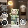 Alto-falante Xiaoai 2026 Novo Modelo Urso Violento Decoração de Sala de Estar Grande Gabinete de TV de Chão Enfeite Lateral Presente de Inauguração