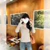 Suéter de punto básico de cuello en V estilo universitario con diseño único para mujer, top de manga larga ajustado para otoño e invierno, capa base