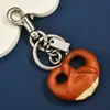 Chaveiro de Bolsa Personalizado Tendência, Pingente de Chaveiro de Pão com Laço de Coração, Charme Criativo de Biscoito para Bolsas