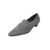 Mocassins de Couro de Ovelha com Salto Baixo Estilo Britânico Temporada Primavera 2026 Salto Médio Grosso Bico Fino Sapatos de Couro Genuíno Inteiro Corte Profundo para Mulheres