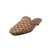 Sandálias Fechadas Elegantes e Únicas de 3cm 2026 Novidade de Verão Chinelos Casuais de Baixo Salto Slip-On