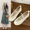 Sapatos Rasos Mary Jane de Cadarço Tecidos Vazados Estilo Francês Vintage Sandálias Romanas Primavera/Verão 2026