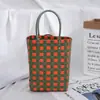 Bolsa Tejida Nueva de Fábrica Bolsa Cuadrada Pequeña Bolsa de Cesta de Plástico para Verduras Color Cesta Pequeña Coincidencia de Foto Bolsa de Playa Bolsa de Mujer