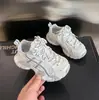 Zapatillas de papá para niñas estilo coreano 2026 primavera y otoño nuevas versátiles de suela gruesa de malla transpirable con cordones ligeras casuales