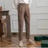 2024 Novas calças masculinas britânicas casuais para deslocamento antirrugas na altura do tornozelo, calças da moda de nicho retrô para todos os jogos