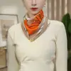 Bufanda Nueva de Algodón y Lino Cuadrada Pequeña para Mujer Otoño e Invierno, Moderna y Versátil, Bufanda Cálida, Hebilla Magnética, Procesamiento Decorativo y Personalización