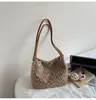 Bolsa Tote Casual de Pelúcia Transfronteiriça para Mulheres Outono 2025 Nova Grande Capacidade Relaxada Versátil Bolsa de Ombro Axila