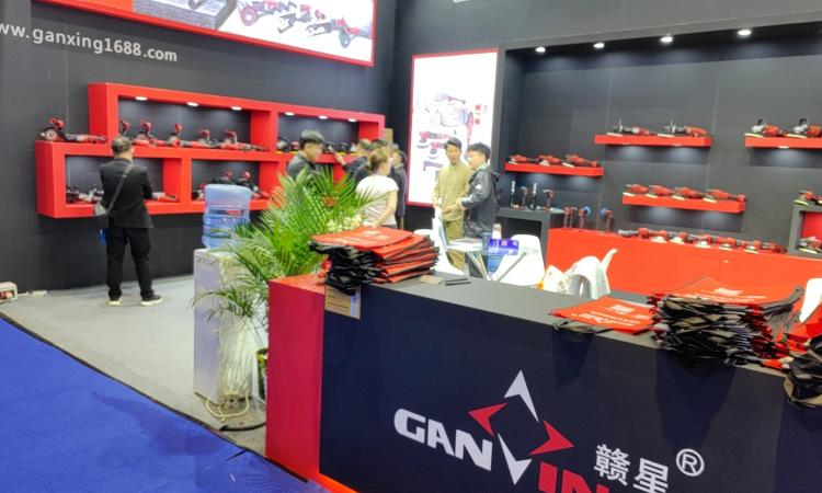 展会现场.png