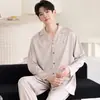 Pijama de seda de hielo para mujer en stock, nuevo conjunto de otoño de manga larga y pantalón largo, cárdigan casual simple para hombre, ropa de casa para parejas
