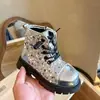 Botas para Niñas 2025 Nuevas Plata Bebé Niña Pasarela Botas de Cuero Forradas de Lana Botas Cortas de Algodón para Niños Botas para Niñas