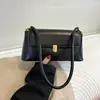 Bolsa de Braço para Mulheres 2025 Moda Nova Retro High-End Estilosa Versátil Bolsa de Mão Mais Vendida Bolsa Baguete de Ombro