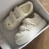 Zapatos de Tabla Pequeños de Suela Blanda para Niñas 2026 Primavera/Verano Nuevos Estilo Lindo para Niños de Moda Versátiles Zapatos Blancos Gato Pequeño Zapatos de Entrenamiento Alemanes