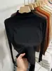 Tejido de punto blanco de cuello medio alto para mujer Estilo Otoño/Invierno Elegante Hueco Ajustado Suéter Capa base corta