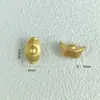 Un Brazalete Dorado Gordo de Estilo Tradicional con Goteo de Aceite, Accesorio DIY con Anillo Corredizo, Pez Koi, Cigarra Dorada y Diseño Versátil de Agujero Pasante