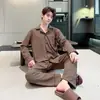 Pijama de Casal com Estampa Vertical de Flores Cortadas Veludo Alemão Estilo Simples Manga Longa Outono e Inverno Confortável e Quente Conjunto de Roupa de Casa Atacado