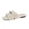 Pantuflas planas peludas para mujer para usar en exteriores, moda 2026 otoño e invierno, pantuflas de algodón peludo sin cordones con hebilla metálica