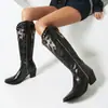 Outono 2026 Comércio Exterior Transfronteiriço Salto Grosso Botas de Cano Alto Botas Femininas Tamanho Grande 40-48 Botas Martin Botas Femininas Bordadas Atacado