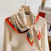 Elegante pañuelo pequeño, estilo ins coreano, versátil y moderno, adecuado para primavera y otoño, se puede usar como pañuelo cuadrado decorativo, cinta para el pelo, accesorio para bolso o bufanda fina para el cuello