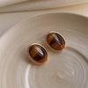 Pendientes de piedra de ojo de tigre Maillard estilo retro de Hong Kong, elegantes pendientes de moda franceses, joyería única de alta calidad para las orejas.