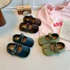 Zapatos Mary Jane franceses de moda para niños, nuevo estilo primavera y otoño 2026, zapatos de cuero de suela blanda para niñas, zapatos planos versátiles para bebés
