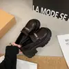 Mocassins de couro estilo jk, com sola grossa, perfeitos para mulheres baixinhas, fáceis de calçar, leves para primavera e outono, versáteis para o dia a dia, cor preta, novo estilo, que aumenta a altura